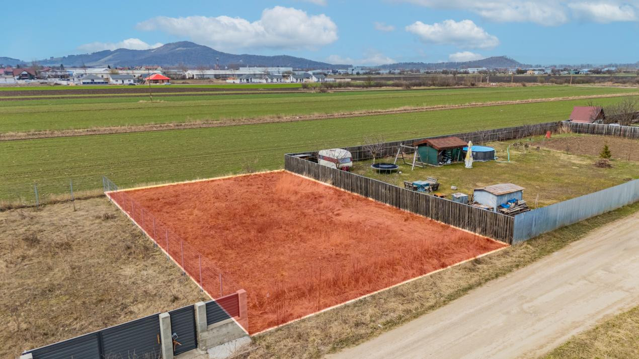 Teren intravilan Hărman, 500 mp, zonă bună, vecinătăți construite, comision 0%.