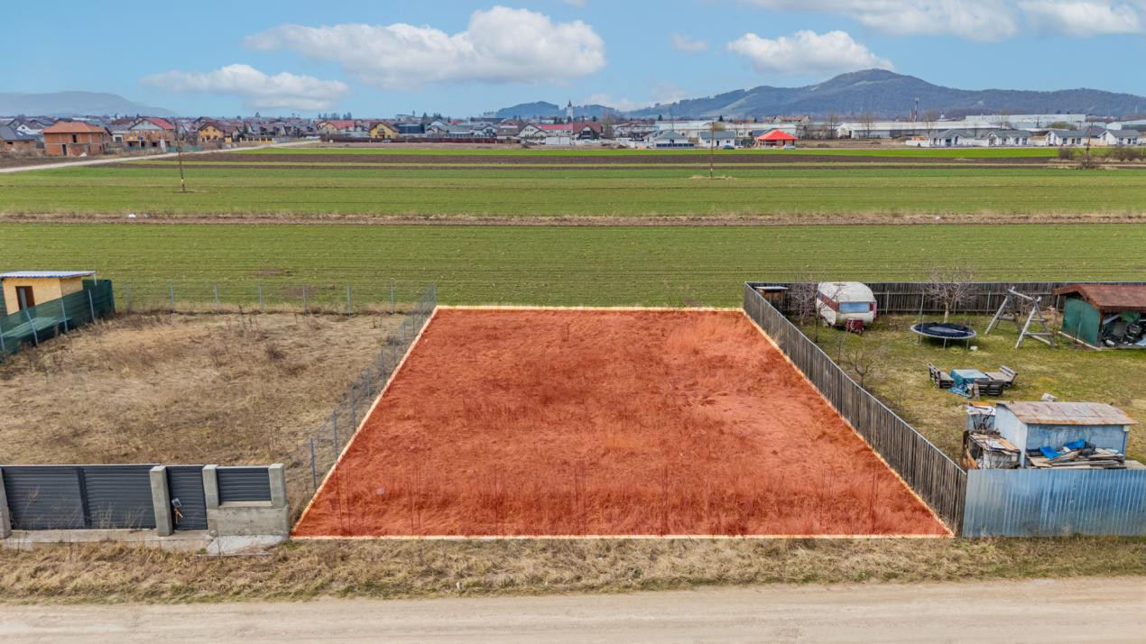 Teren intravilan Hărman, 500 mp, zonă bună, vecinătăți construite, comision 0%.