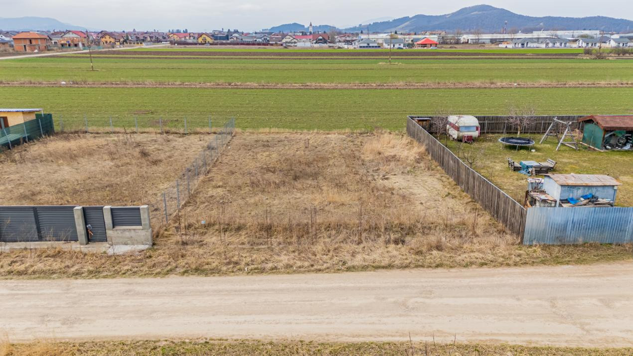 Teren intravilan Hărman, 500 mp, zonă bună, vecinătăți construite, comision 0%.