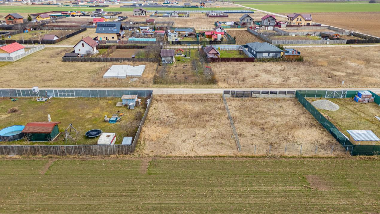 Teren intravilan Hărman, 500 mp, zonă bună, vecinătăți construite, comision 0%.