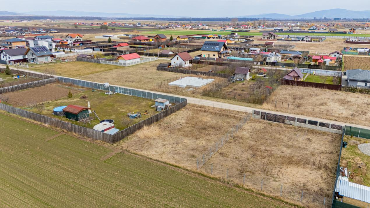 Teren intravilan Hărman, 500 mp, zonă bună, vecinătăți construite, comision 0%.