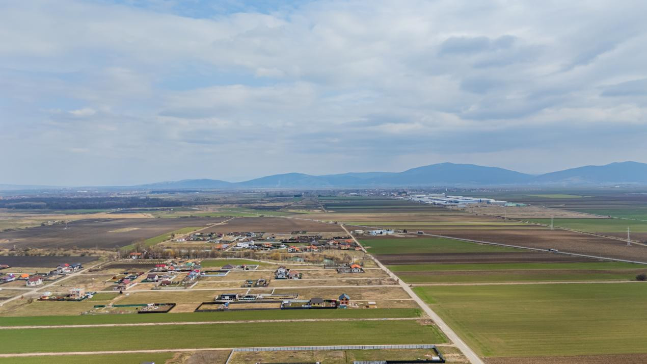 Teren intravilan Hărman, 500 mp, zonă bună, vecinătăți construite, comision 0%.