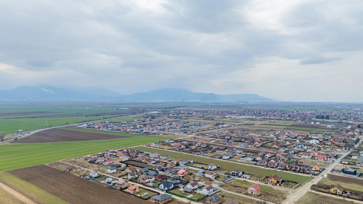 Teren intravilan Hărman, 500 mp, zonă bună, vecinătăți construite, comision 0%.