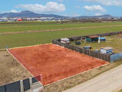 Teren intravilan Hărman, 500 mp, zonă bună, vecinătăți construite, comision 0%.