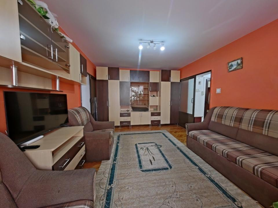 Închiriere apartament cu 2 camere, mobilat și utilat, în cartierul Tractorul