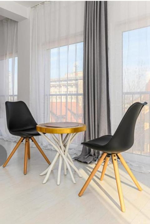 Apartament 2 camere, mobilat și utilat, etaj 2, strada De Mijloc