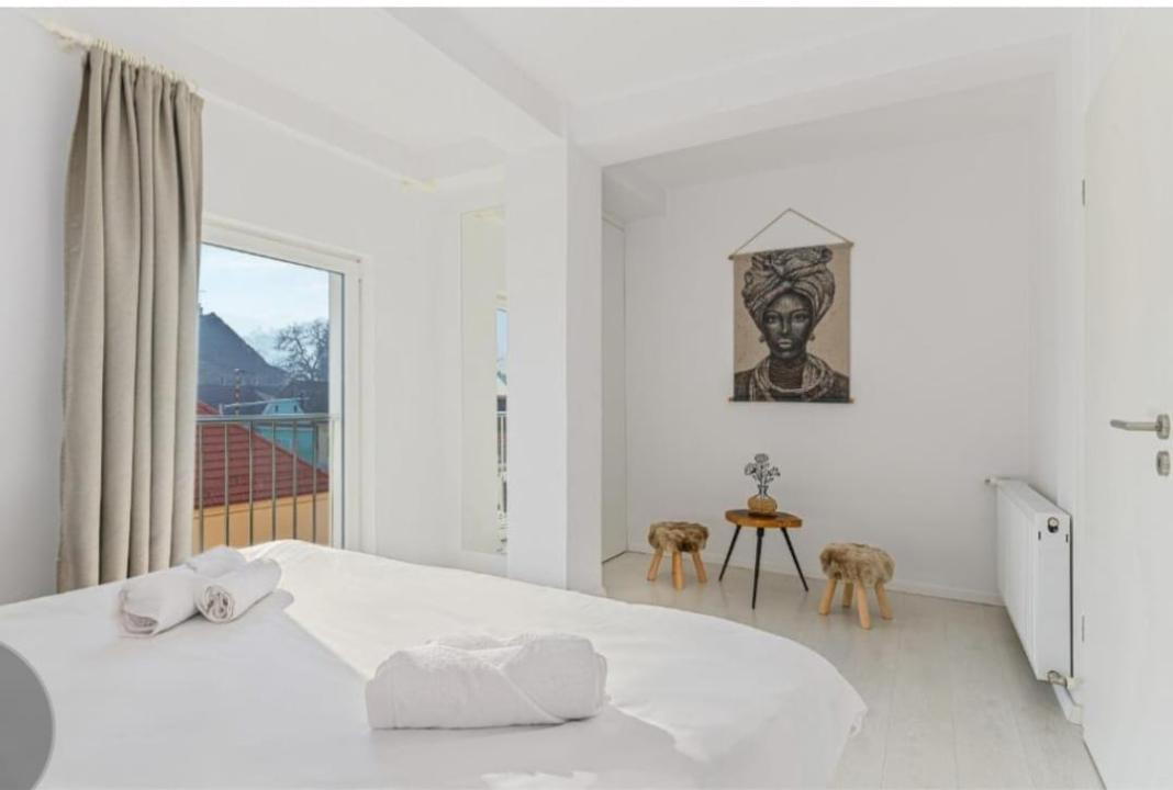 Apartament 2 camere, mobilat și utilat, etaj 2, strada De Mijloc