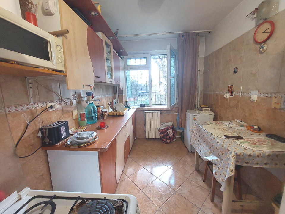 Apartament 2 camere semidecomandat • parter • Nicolae Titulescu 