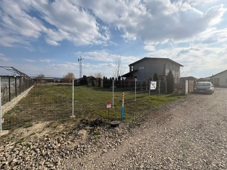 Teren nivelat si liber pentru casa mult visata, cu toate utilitatile la poarta!