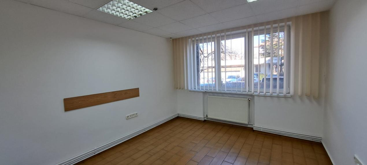 Apartament 3 camere decomandate , ultracentral ,parter 