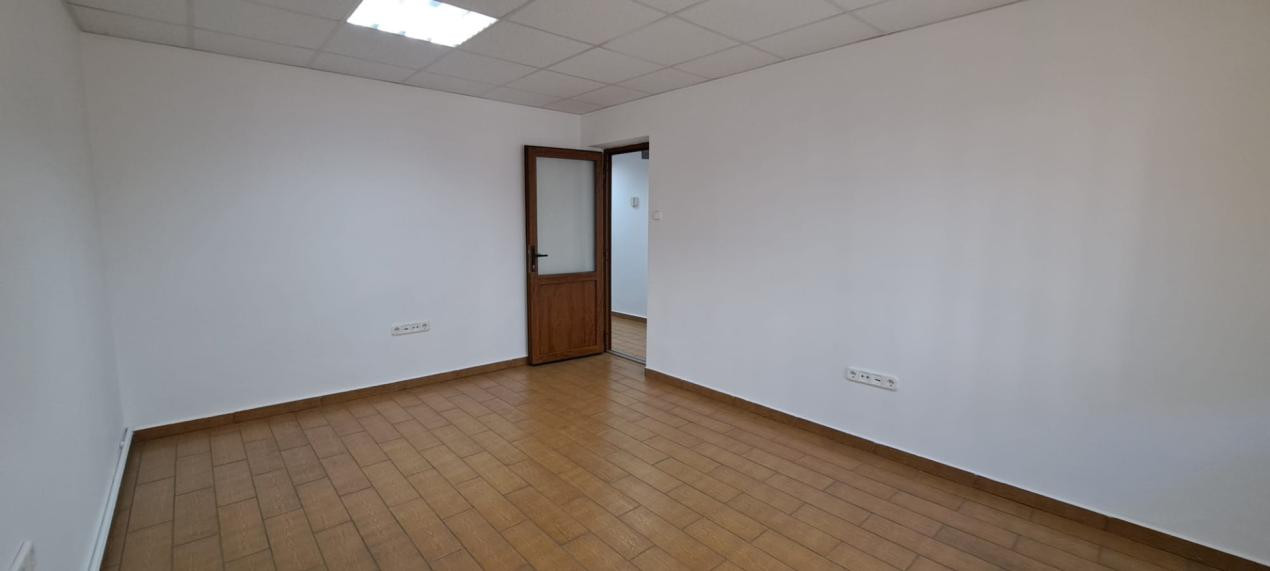Apartament 3 camere decomandate , ultracentral ,parter 