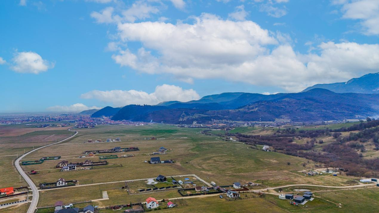 Teren Imprejmuit, PUZ, Utilitati – Glajarie, Zona superba