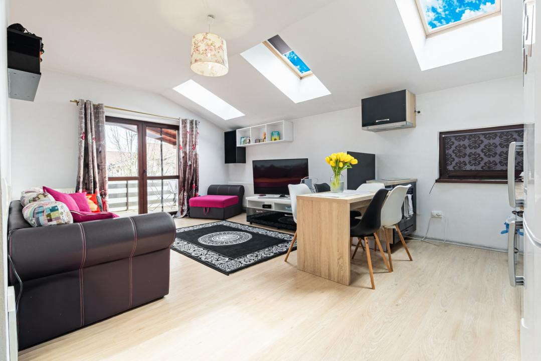 Oportunitate! Doua camere decomandate + loc de parcare 