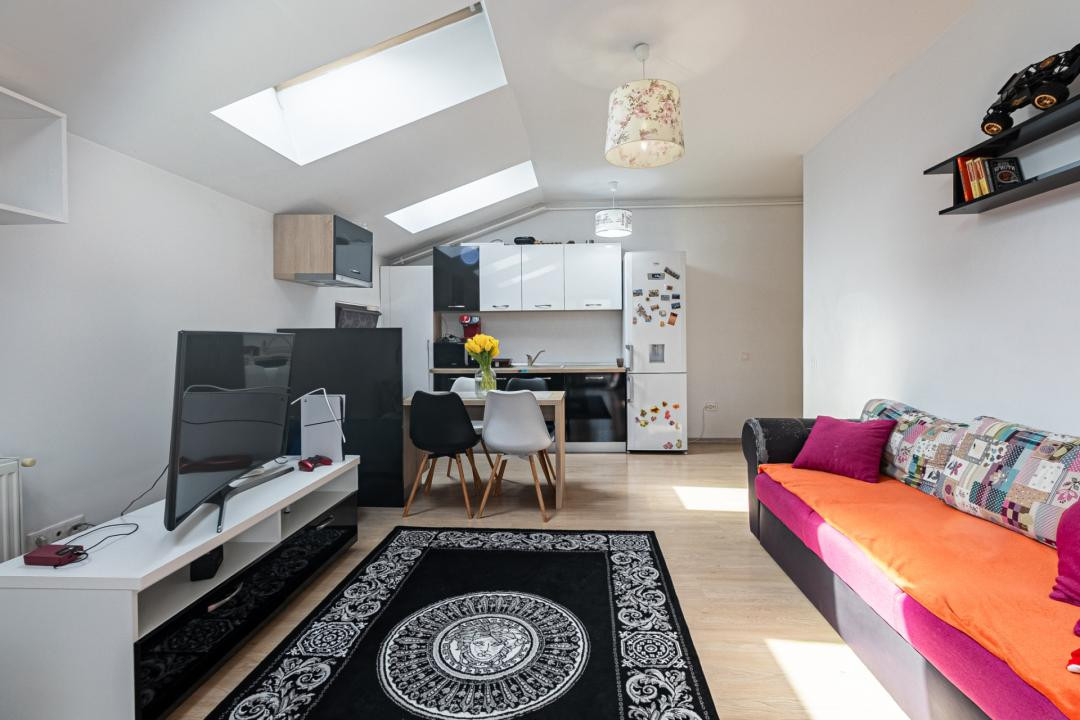 Oportunitate! Doua camere decomandate + loc de parcare 