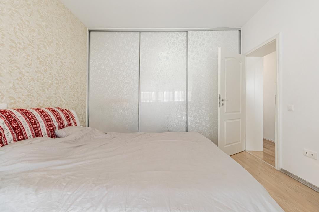 Oportunitate! Doua camere decomandate + loc de parcare 