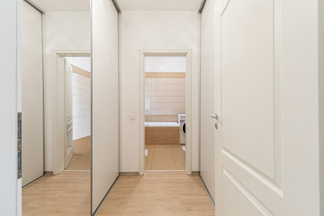 Oportunitate! Doua camere decomandate + loc de parcare 