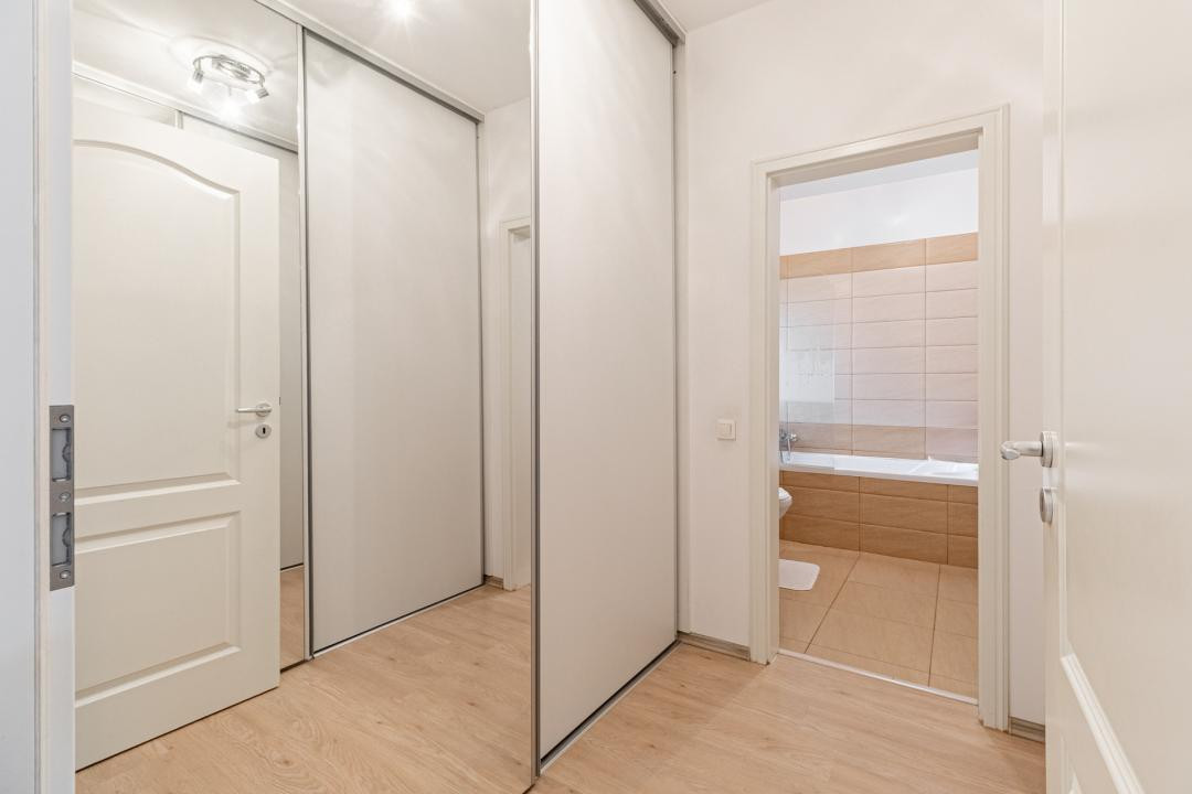 Oportunitate! Doua camere decomandate + loc de parcare 