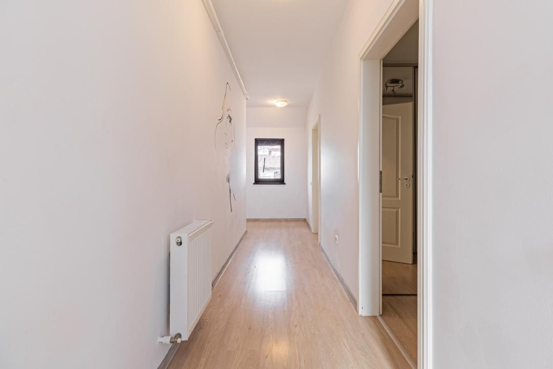 Oportunitate! Doua camere decomandate + loc de parcare 