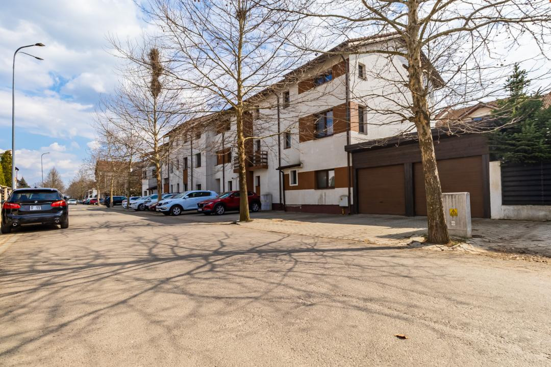 Oportunitate! Doua camere decomandate + loc de parcare 