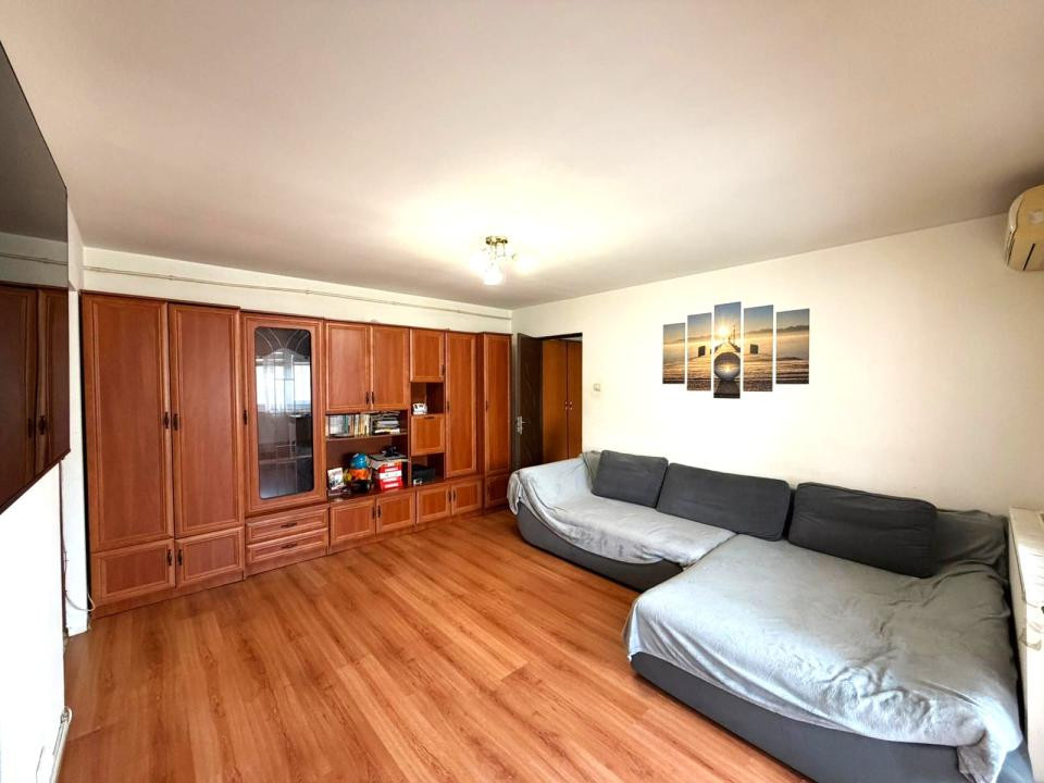 Apartament 2 camere semidecomandate – Craiovița Nouă, zonă excelentă