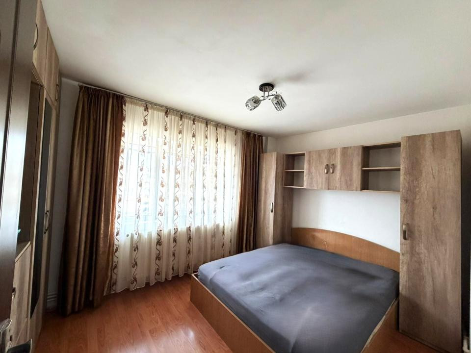 Apartament 2 camere semidecomandate – Craiovița Nouă, zonă excelentă