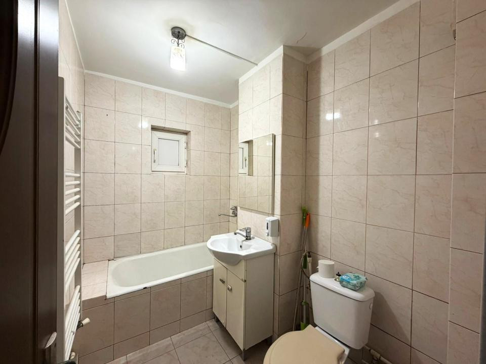 Apartament 2 camere semidecomandate – Craiovița Nouă, zonă excelentă