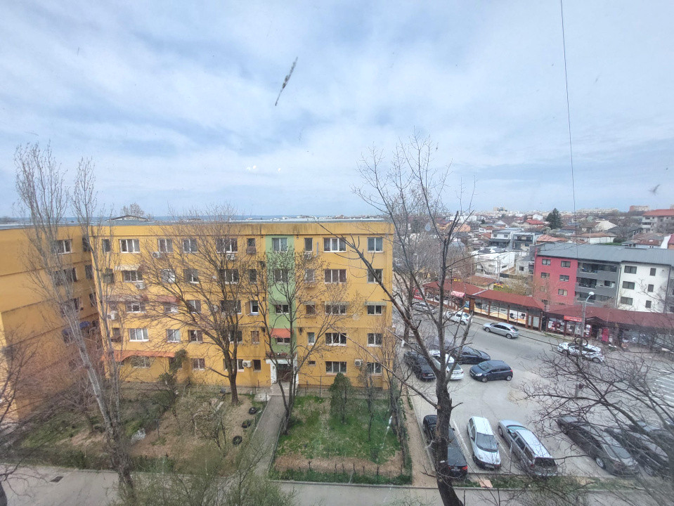 Apartament 3 camere decomandat • Sărari • vedere panoramică