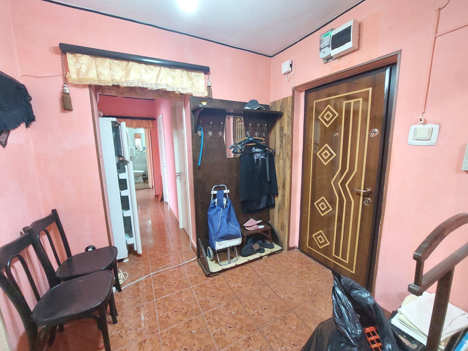 Apartament 3 camere decomandat • Sărari • vedere panoramică