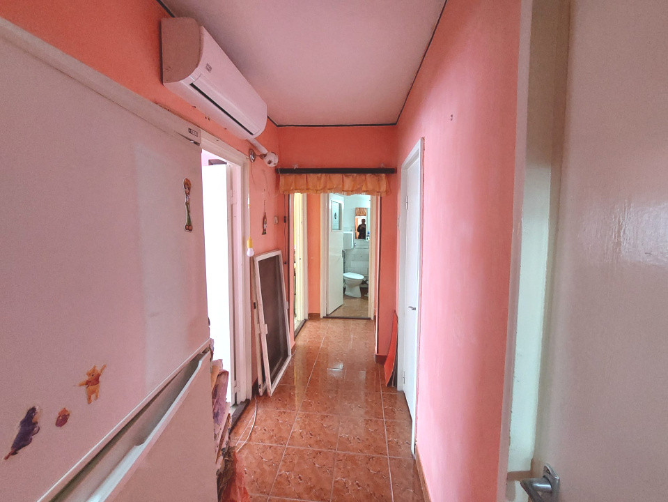 Apartament 3 camere decomandat • Sărari • vedere panoramică