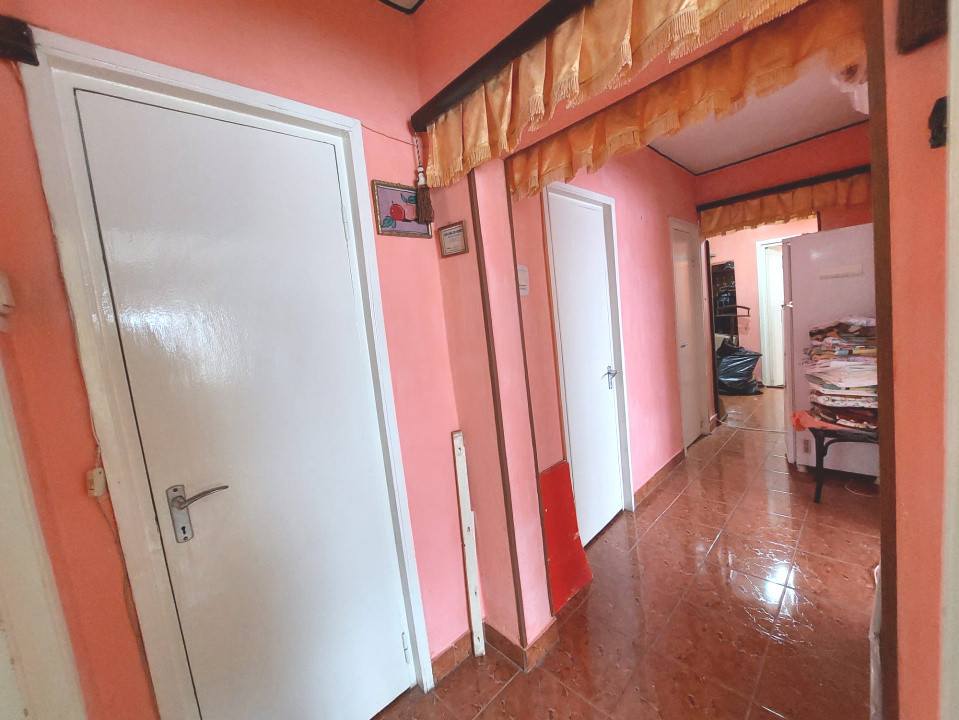 Apartament 3 camere decomandat • Sărari • vedere panoramică