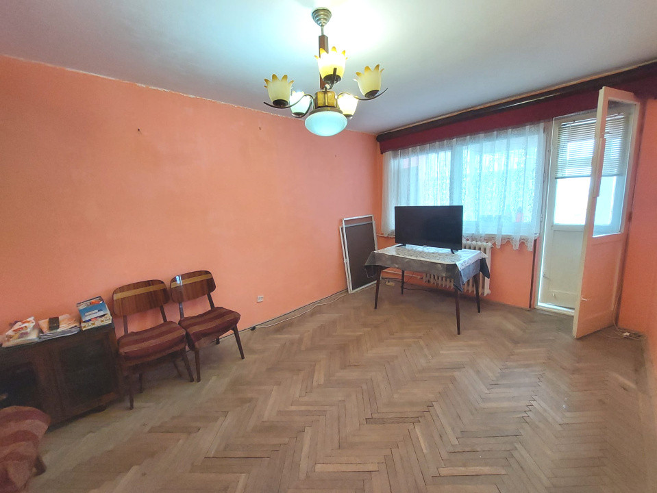 Apartament 3 camere decomandat • Sărari • vedere panoramică
