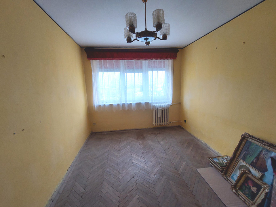 Apartament 3 camere decomandat • Sărari • vedere panoramică