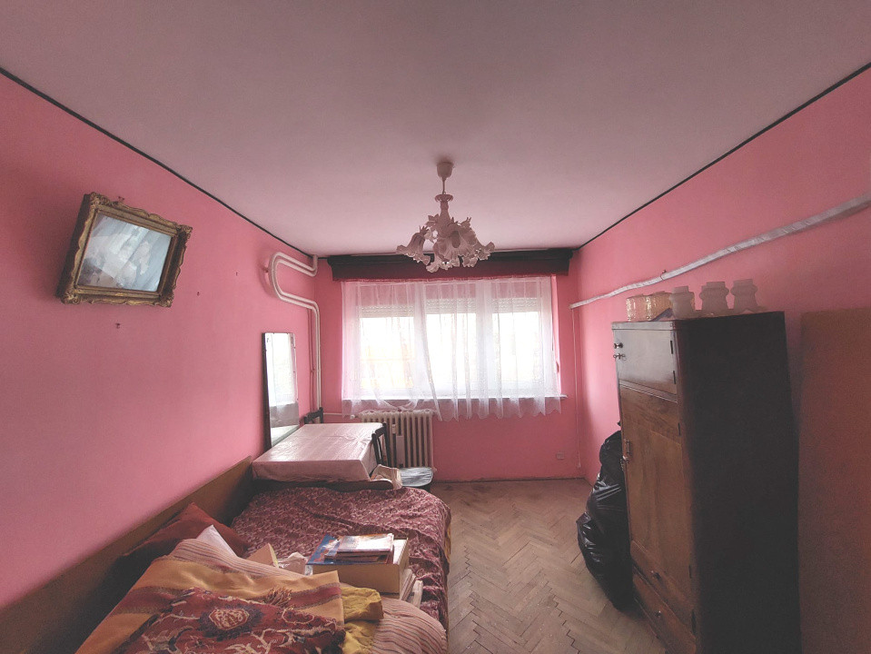 Apartament 3 camere decomandat • Sărari • vedere panoramică