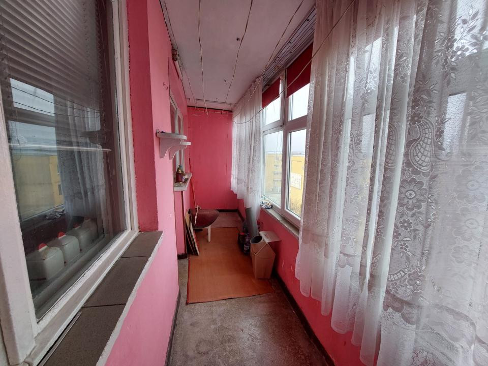 Apartament 3 camere decomandat • Sărari • vedere panoramică