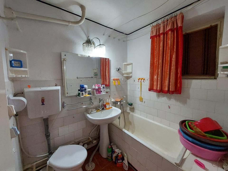 Apartament 3 camere decomandat • Sărari • vedere panoramică