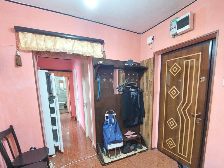 Apartament 3 camere decomandat • Sărari • vedere panoramică
