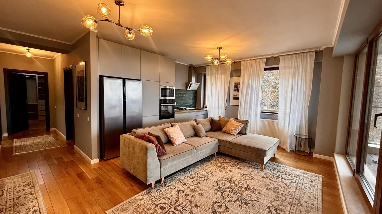 Apartament superb cu 4 camere deasupra orasului 