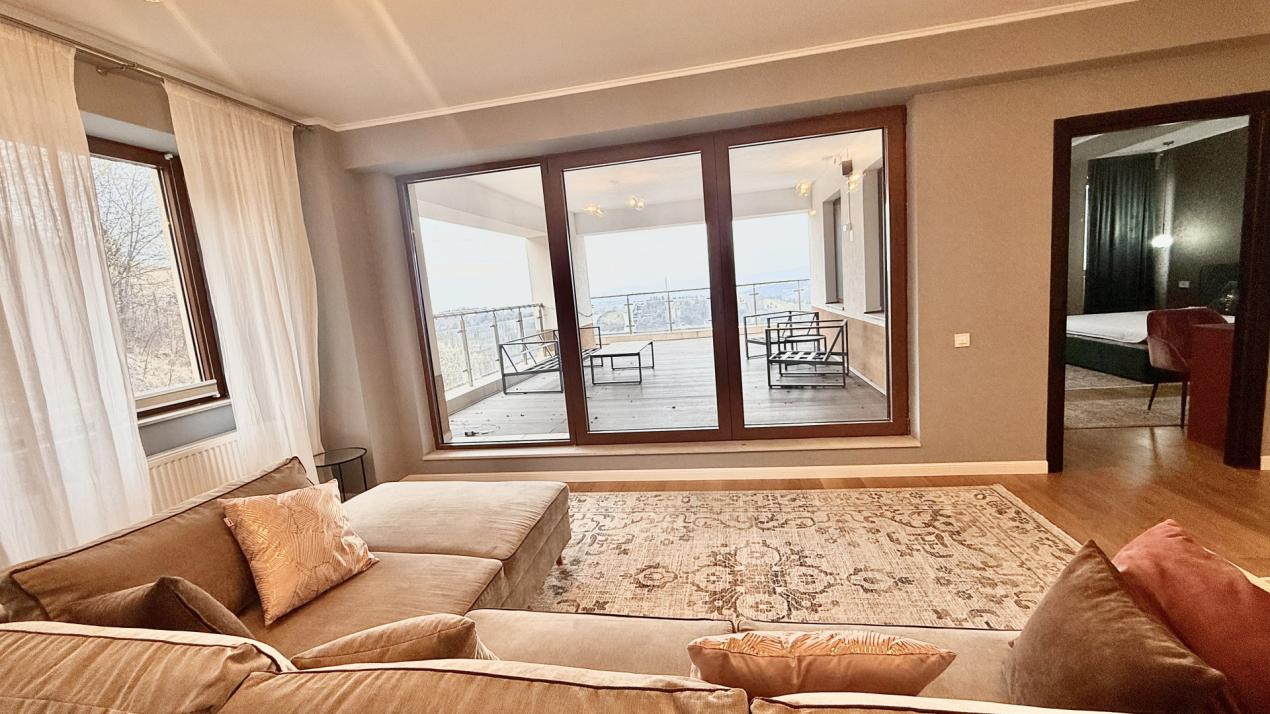 Apartament superb cu 4 camere deasupra orasului 