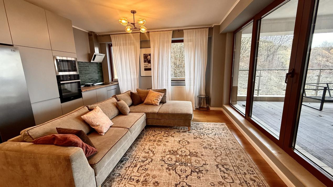 Apartament superb cu 4 camere deasupra orasului 