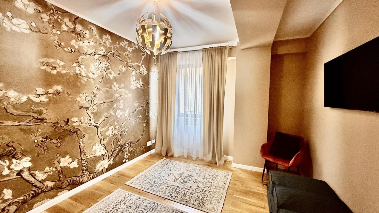 Apartament superb cu 4 camere deasupra orasului 