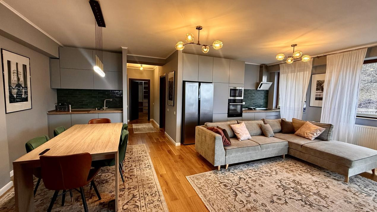 Apartament superb cu 4 camere deasupra orasului 