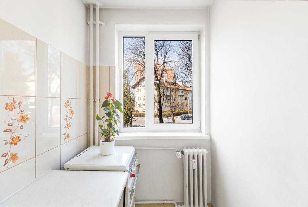 Garsonieră de vânzare, Astra