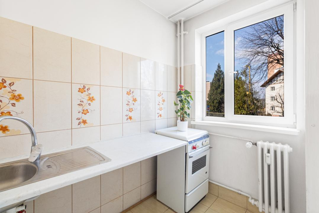 Garsonieră de vânzare, Astra