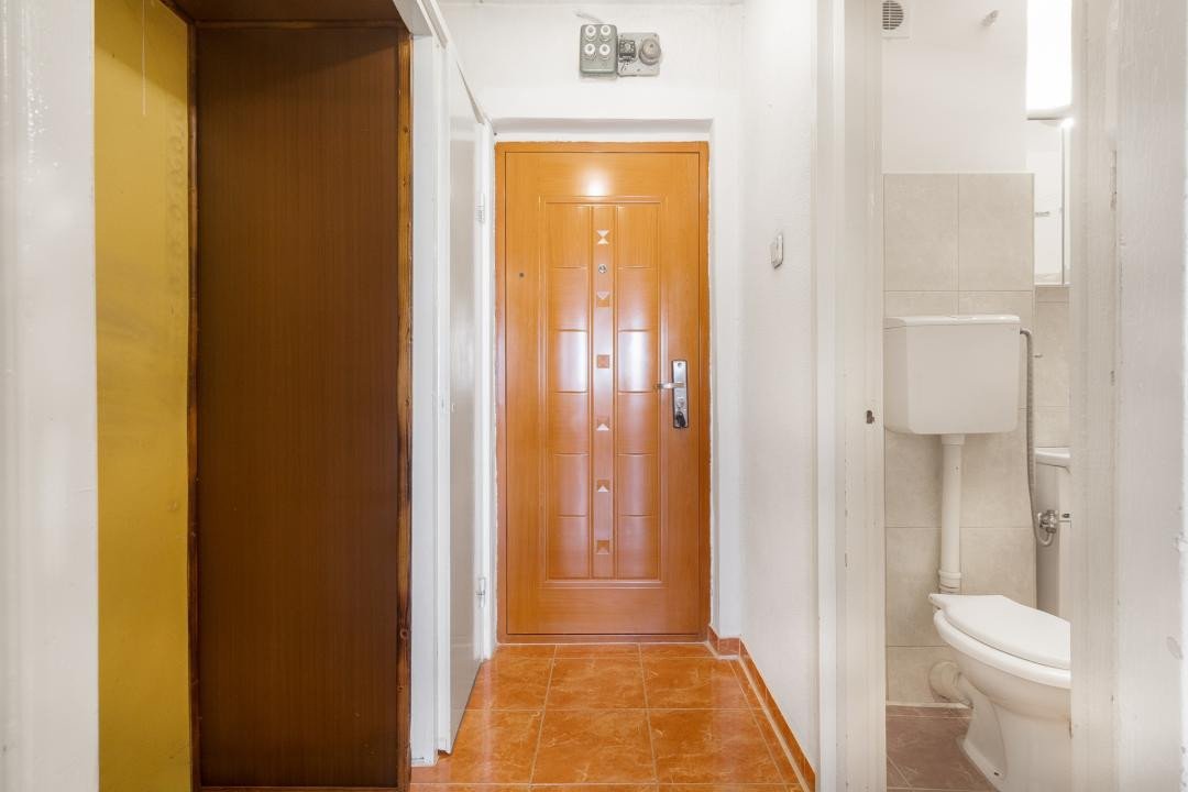 Garsonieră de vânzare, Astra