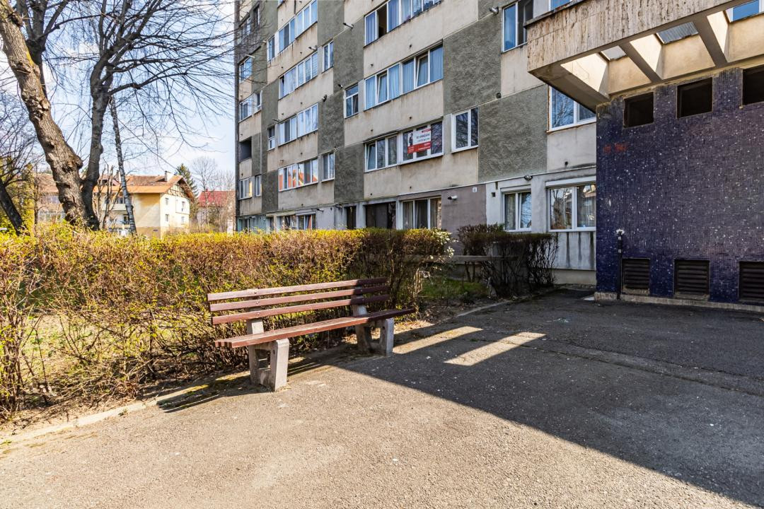 Garsonieră de vânzare, Astra