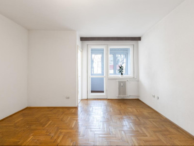 Garsonieră de vânzare, Astra