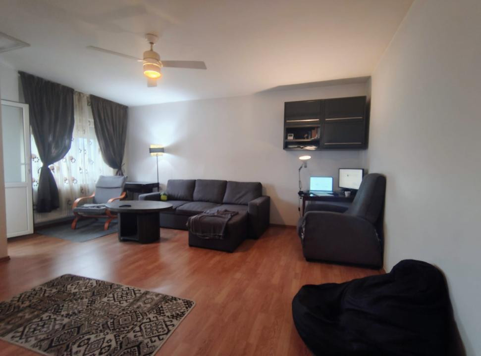 Apartament generos 3 camere, 1 Mai