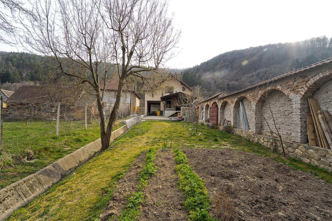  Casă cu farmec între munți - Refugiu ideal în Săliște 