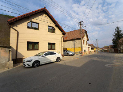  Casă cu farmec între munți - Refugiu ideal în Săliște 