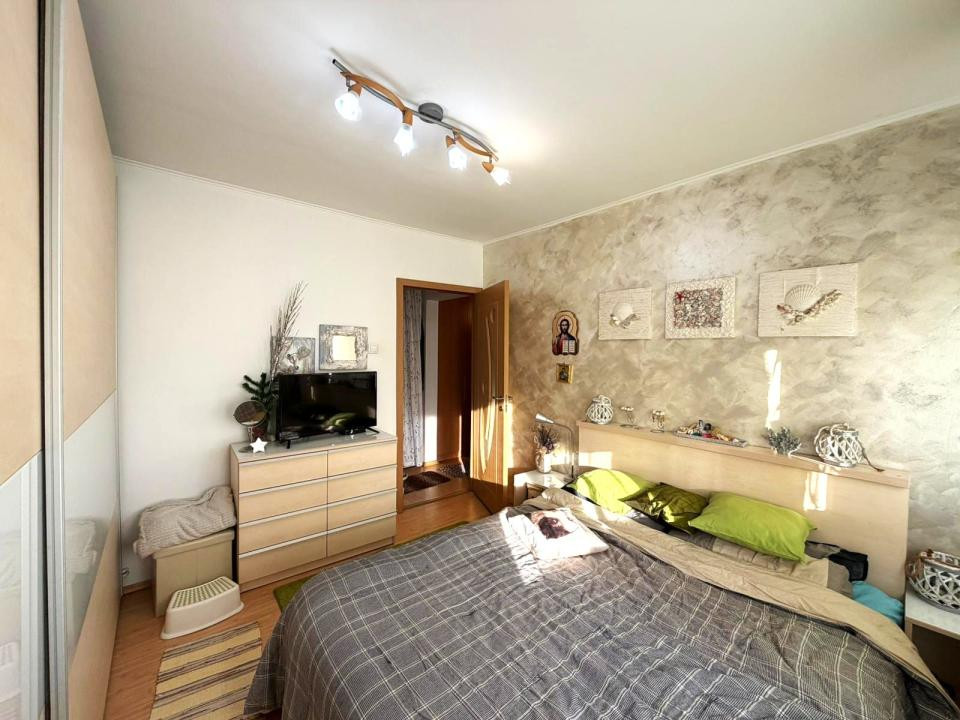 Apartament 3 camere decomandat – Craiovița Nouă 